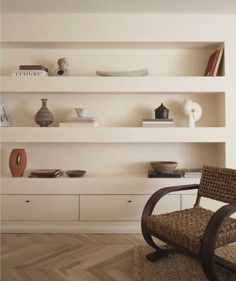 Minimal Built In Shelves, Long Shelf Styling, White Shelf Decor, Bedroom Shelf Decor, Home Alone House, Home Shelf Decor, Office Styling, Home Decor Ideas Bedroom, Shelf Decor Living Room