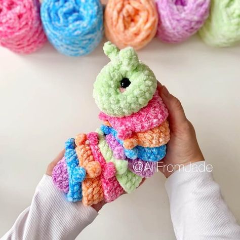 Easy 1 Hour Crochet Projects - Beautiful Dawn Designs Beginner Yarn Projects, Simple Crochet Animals Free Patterns, Easy Tiny Crochet Projects, Crochet Animals Simple, Crochet Fast Amigurumi, Crochet With Bulky Yarn Free Pattern, Emotional Support Dumpster Fire Crochet Free Pattern, Mini Plush Crochet Pattern, Quick Easter Crochet Patterns Free