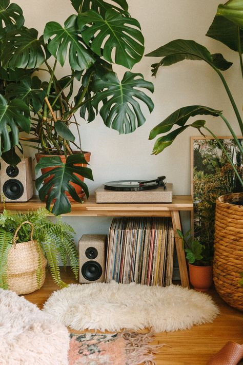 Creating a Jungle Record Corner — Black & Blooms Vinyl Room, Record Room, Dekorasi Kamar Tidur, Room With Plants, Vintage Room, Room Inspiration Bedroom, Room Ideas Bedroom, Aesthetic Bedroom, Record Player