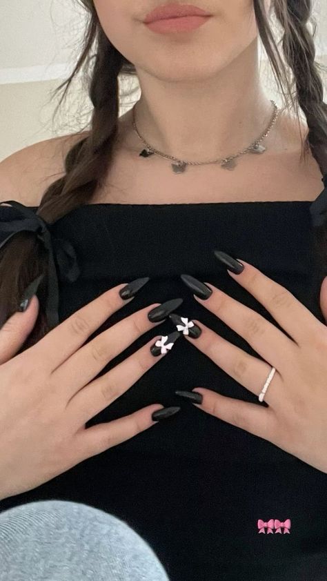 i love this shade🖤 Black Bow Tie Nails, Black Bows Nails, Black Nails Charms, Black Bow Nail Design, White With Black Nails, Black Nails With Bow Charm, Black Long Nails Designs, Acrylic Nails Ideas Black, Black Nails With Bow