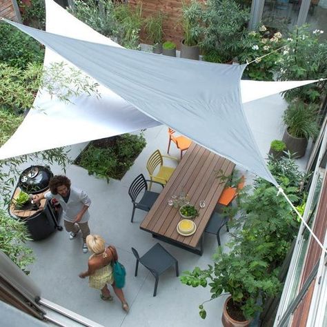 Step-by-Step Garden Furniture Cleaning Guide - L'Essenziale Meja Outdoor, Ombra Pergola, Backyard Shade, Backyard Canopy, Patio Shade, Shade Canopy, Have Inspiration, Pergola Plans, Shade Sail