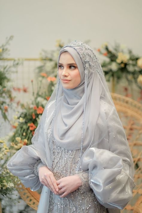 Sahaja Series Ice Grey by LAKSMI - Kebaya Muslimah & Islamic Bride - 006 Islamic Bride, Dress Pengantin, Muslim Wedding Hijab, Muslim Wedding Photos, Wedding Hijab Styles, Nikah Outfit, Kebaya Wedding, Muslimah Wedding Dress, Nikah Dress