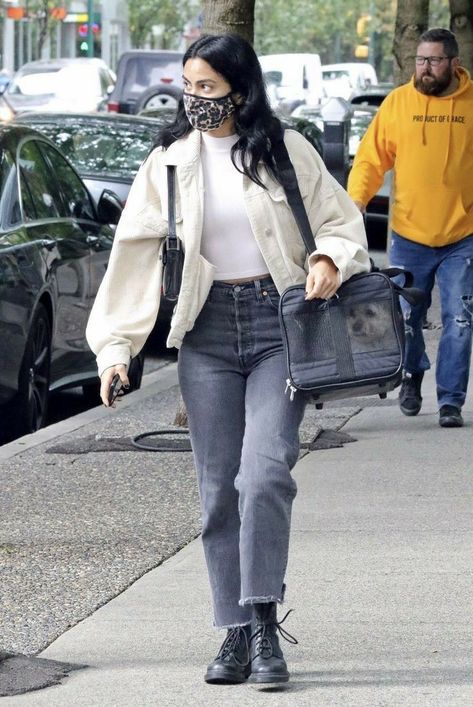 2024 Celebrity Street Style, Camila Mendes Street Style, Camila Mendes Outfits, Camila Mendes Style, Veronica Lodge Outfits, Camilla Mendes, Cami Mendes, Camila Mendes, Veronica Lodge