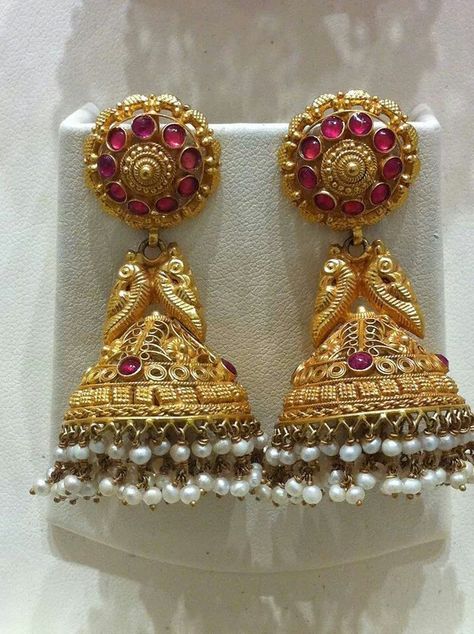 Jumki Jhumkas Designs, Mehndi Jewellery, Gold Haram Designs, Gold Jhumkas, Latest Indian Jewellery, Gold Earrings For Kids, Temple Jewellery Earrings, Gold Jhumka, Classic Jewellery