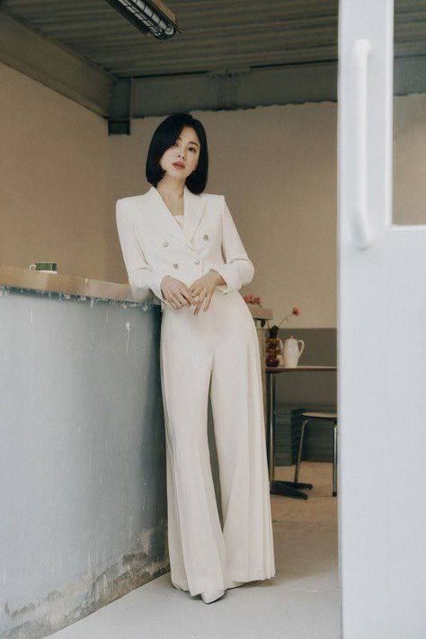 Office Wear For Women, Korean Suit, Elegant Office Wear, Boss Lady Outfit, Stylish Office Wear, Business Dress Women, Hye Kyo, Office Wear Women, White Suit