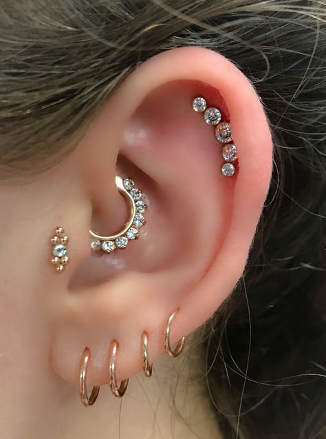 Migrene Piercing, Cartlidge Earrings, Ear Piercings Industrial, Minimalist Ear Piercings, Piercing Industrial, Unique Ear Piercings, Ear Peircings, Types Of Ear Piercings, Belly Button Piercing Jewelry