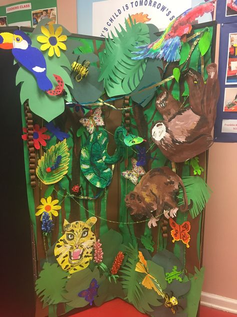 Rainforest Display Ks2, Amazon Rainforest Project, Rainforest Animals Crafts, Rainforest Art Projects, Rainforest Classroom Theme, Rainforest Games, Rainforest Display, Rainforest Classroom, Rainforest Crafts