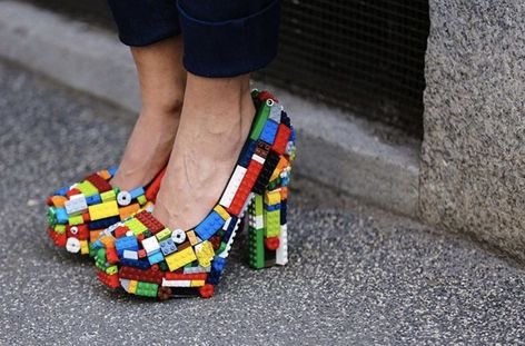 Lego Jewelry, Recycled Outfits, Lego Activities, Creative Shoes, Fashion Week 2015, Recycled Fashion, Funky Fashion, Unique Shoes, Shoe Art