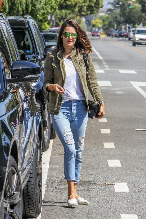 Pin for Later: When It Comes to Street Style, Alessandra Ambrosio Has the Perfect Formula March in Los Angeles Casual Chic Outfits, Looks Jeans, Western Wear Outfits, Casual Indian Fashion, Casual College Outfits, Blazer Outfit, Casual Day Outfits, Stylish Dresses For Girls, Alessandra Ambrosio