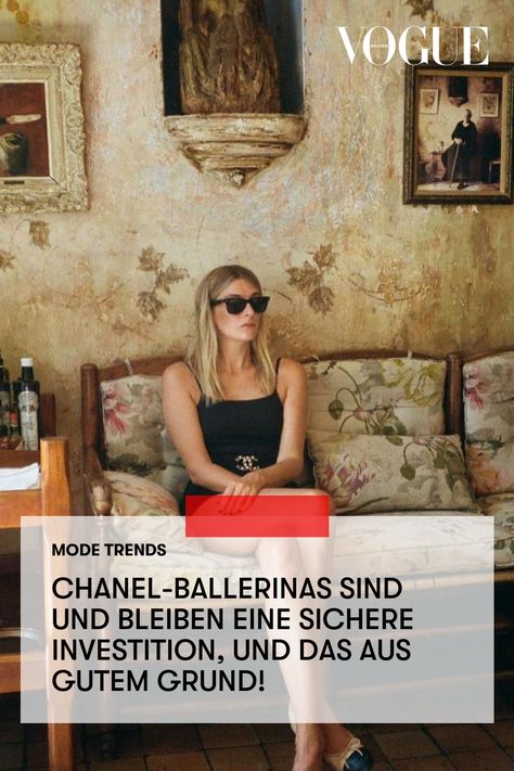 Ein Schuh f�ür die Ewigkeit: Die Chanel-Ballerinas werden nie wirklich aus der Mode kommen und sind eine Investition, die sich immer lohnt. Chanel Ballerina, Craig Mcdean, Chanel Logo, Jane Birkin, Keira Knightley, Fashion Weeks, Alexa Chung, Ballerinas, Chanel