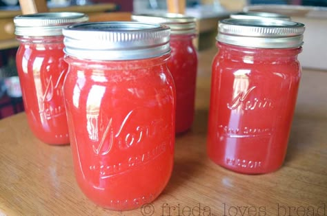 Strawberry Lemonade Concentrate, Fresh Strawberry Lemonade, Freezing Strawberries, Easy Strawberry Lemonade, Frozen Strawberry Lemonade, Homemade Strawberry Lemonade, Strawberry Lemonade Recipe, Canned Strawberries, Summer In A Bottle