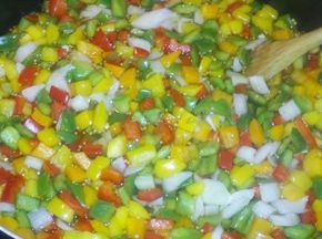 Green Pepper Relish, Sweet Pepper Relish, Pickle Relish Recipe, Green Pepper Recipes, Extreme Cheapskates, Make Pickles, Sweet Relish, How To Make Pickles, Pepper Relish