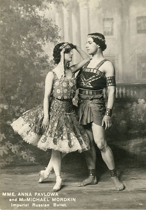 Famous Ballet Dancers, Victoria Palace Theatre, Famous Ballets, Ballet Russe, Anna Pavlova, Vintage Dance, Beautiful Swan, Russian Ballet, Ballet School