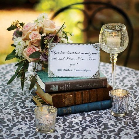 Centerpieces Using Books, Book Wedding Centerpieces, Cheap Wedding Table Centerpieces, Spring Wedding Outfit, Vintage Wedding Centerpieces, Wedding Table Themes, Book Centerpieces, Book Themed Wedding, Vintage Wedding Decorations