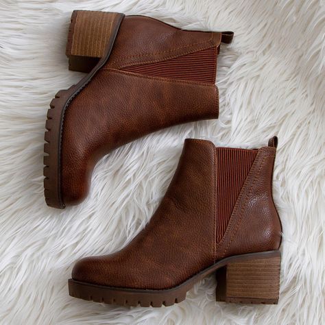 Clothing Wardrobe, Dr Shoes, Clothing Staples, Trendy Boots, Mia Shoes, Brown Booties, Slouchy Beanie, Boots Fall, Accessories Clothing