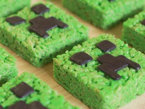 Minecraft Rice Krispies, Minecraft Creeper Rice Krispies, Creeper Rice Krispie Treats, Minecraft Party Treats, Creeper Birthday Party, Minecraft Rice Krispie Treats, Minecraft Desserts, Minecraft Treats, Video Game Party Food