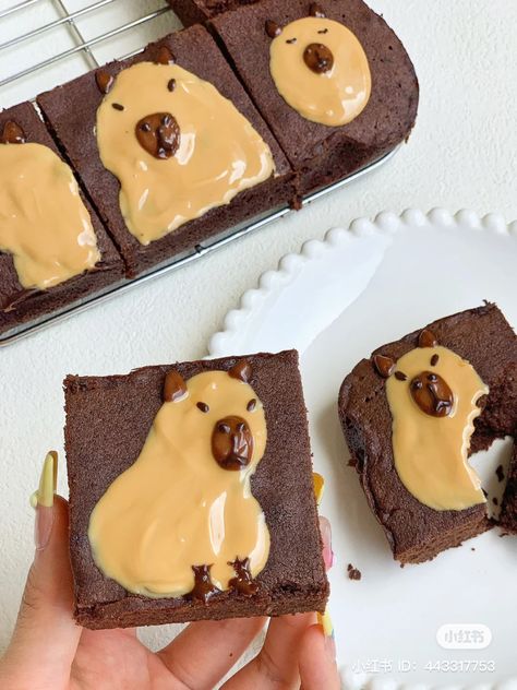 y u m m y Bear Brownies, Cute Brownies, Capybara Birthday, Toast Art, No Bake Brownies, Picnic Food, Picnic Foods, Food Obsession, Cafe Food