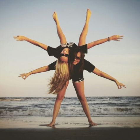 Best Friend Fotos, Illusion Photos, Bff Pics, Bff Photography, Best Friend Photography, Best Friend Photoshoot, Bff Photoshoot, Foto Tips, Best Friend Photos