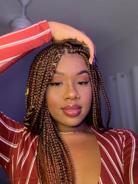 Tranças box braids cor T1B 350 Braids Styles, Box Braids Styling, Color Box, Brown Skin, Medium Brown, Braid Styles, Box Braids, Natural Hair, Natural Hair Styles