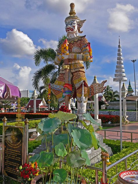 https://flic.kr/p/65o5SG | Tempelwächter in Udon Thani, Thailand Udon Thani, Khon Kaen, Tibet, Bangkok, Temple, Thailand, India