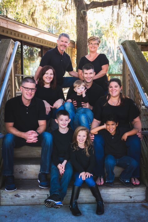 Family photo color combination: black shirt and blue jeans Black Shirt Family Pictures, Family Pictures Wearing Black, Denim And Black Family Pictures, Black Shirt And Blue Jeans Outfit, Poses With Grandparents, Black And Denim Family Pictures, Family Photo Outfits Jeans, Family Picture Poses For 5, Picture Poses Family