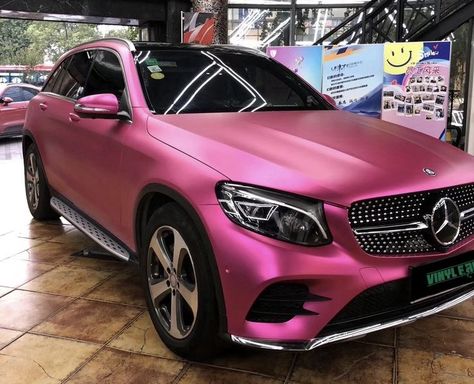 Pink Car Wrap Design, Wrapped Cars Ideas, Pink Wrapped Car, Pink Corolla, Car Ideas Aesthetic, Pink Car Wrap, Pink Mercedes, Wrapped Cars, Fiat 500 Cabrio