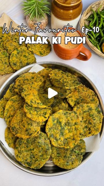 Palak Puri Recipe, Palak Puri, Lal Mirch, Carom Seeds, Breakfast Recipes Kids, Puri Recipes, Red Chilli Powder, Cumin Seeds, Gram Flour