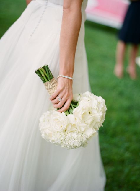 Bouqette Of Flowers Wedding, Small Rose Bouquet, White Hydrangea Bouquet, Simple And Elegant Wedding, Gorgeous Bouquet, Bridal Party Gowns, Love Well, White Hydrangeas, Hydrangea Bouquet