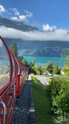 Places In Switzerland, Amazing Places On Earth, Interlaken, Beautiful Places Nature, Beautiful Scenery Nature, Alam Yang Indah, Vacation Places, Beautiful Places In The World, Train Rides