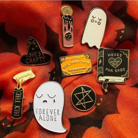 Spooky Pins, Bag Patches, Halloween Pins, Cute Pins, Button Pins, Pin Badges, Spooky Season, Pumpkin Carving, Happy Halloween