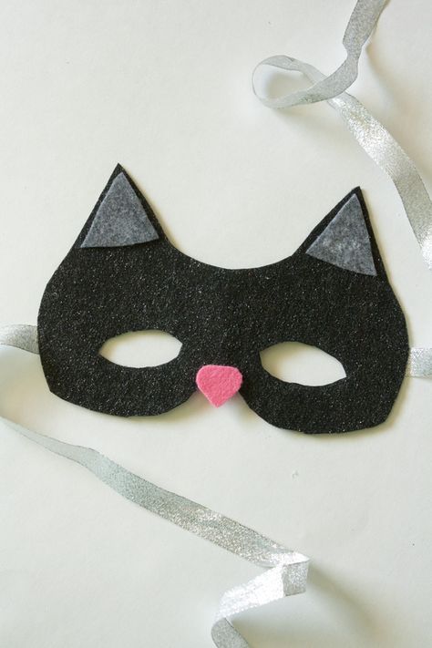 mask 15 Baby Shoes Diy Pattern Tutorials, Sew Halloween, Baby Shoes Diy Pattern, Diy Halloween Masks, Inspired Costumes, Diy Masks, Black Cat Costumes, Mask Cat, Mascaras Halloween