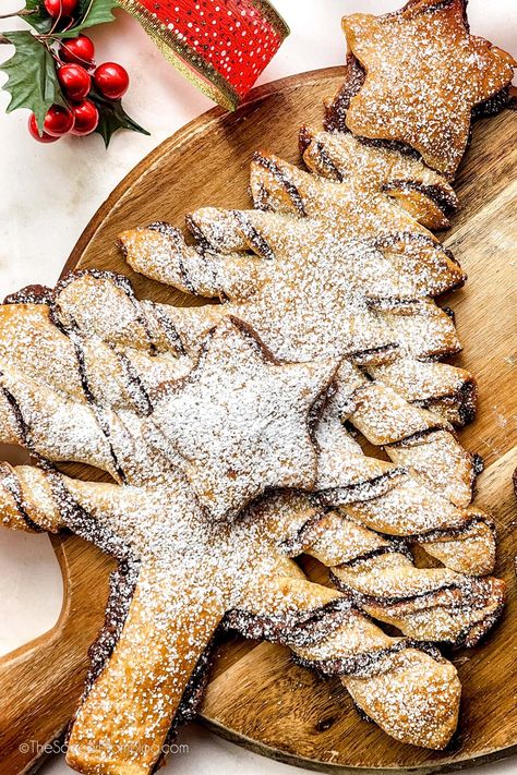 This Nutella Christmas Tree is a showstopper dessert for holiday gatherings. Pull apart the branches to share the deliciousness! Crescent Dough Christmas Tree with Nutella This Nutella Christmas Tree is a decadent and festive sweet Christmas Tree Pull Apart Dessert, Nutella Pull Apart Christmas Tree, Pull Apart Nutella Christmas Tree, Dough Christmas Tree, Nutella Christmas Tree, Pumpkin Cake Mix Cookies, Nutella Christmas, Christmas Tree Bread, Pumpkin Cake Mix