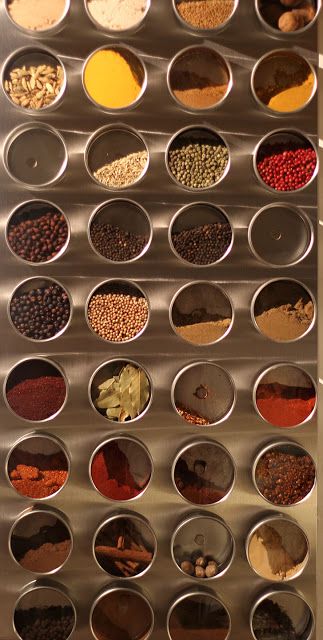 Magnetic Spice Rack, Best Hacks, Tea Decor, Spice Shelf, Magnetic Spice, Clear Plastic Containers, Stainless Steel Sheet, Spice Racks, Spice Shop