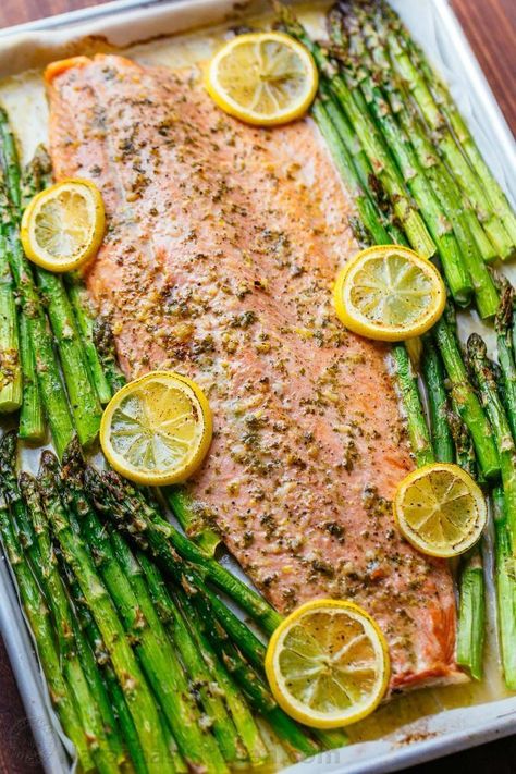 Baked Salmon And Asparagus, Lemon Pepper Salmon, Pan Salmon, Salmon In Foil, Garlic Butter Salmon, Butter Salmon, Garlic Herb Butter, One Pan Dinner, Salmon And Asparagus