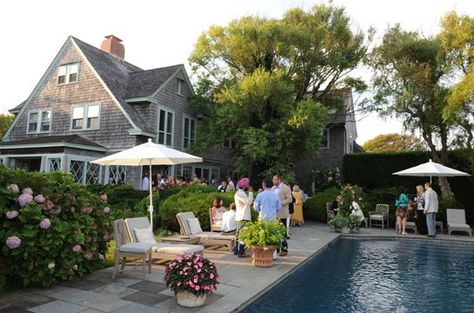 Grey Gardens House, Gray Gardens, Nantucket Home, England Homes, Famous Houses, Grey Gardens, Celebrity Houses, Pool Houses, Architectural Digest