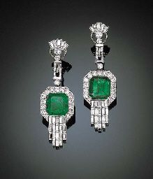 A FINE PAIR OF EMERALD AND DIAMOND EAR PENDANT $58,000 Dangle Art, Bijoux Art Deco, Bijoux Art Nouveau, Diamond Frame, Art Deco Earrings, Deco Jewelry, Art Deco Diamond, Emerald Jewelry, Square Cut