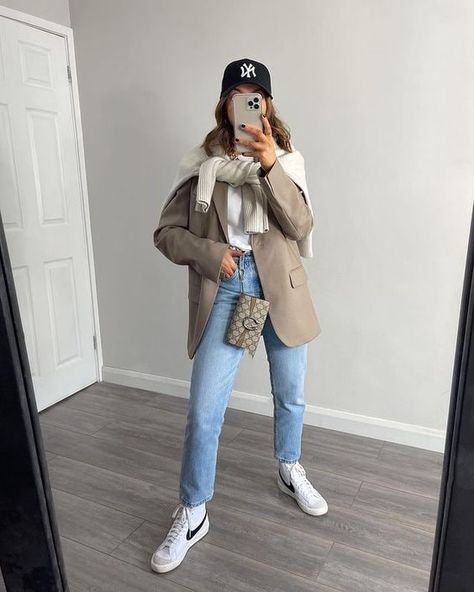 Nike Blazers With Jeans, Nike Blazer Outfit Woman, Nike Blazer Outfits For Women, Nike Blazer Outfit Womens, Blazer Mid Outfit, Blazers With Jeans, Outfits With Nike Blazers, How To Style Nike Blazers, Blazer Mid 77 Outfit