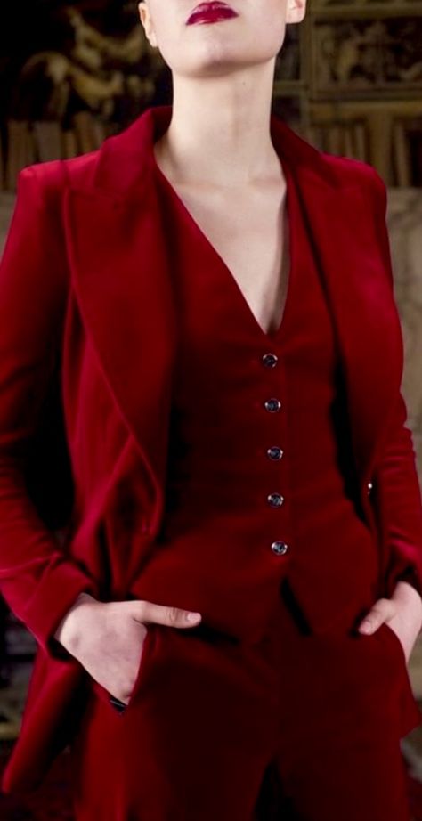 Suits With Corset, Red And Black Christmas Outfit, Christmas Blazer Outfit, Black And Red Outfit Classy, Red And Green Christmas Outfit, Outfit For Women Aesthetic, Green Outfit Ideas For Women, White Christmas Outfit Ideas, Red And White Christmas Outfit