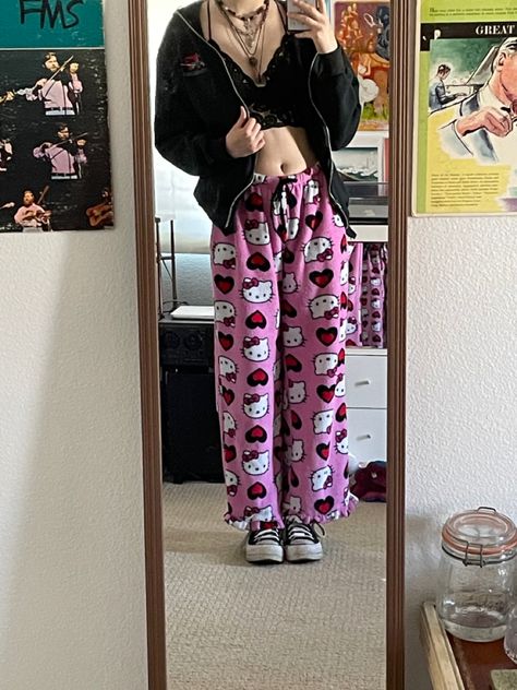 Pajama Pants Outfit, Hello Kitty Pants, Hello Kitty Pajamas, Hello Kitty Clothes, Cute Pjs, Pajama Outfits, Lazy Day Outfits, Cute Pajamas, Swaggy Outfits