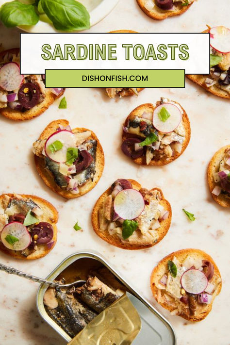 Which means your guests will get more than a great-tasting appetizer when you whip these up for your next gathering. They’ll get a little health pick-me-up too! And you don’t have to limit sardine toasts for party time—we love them as an energizing after-school snack, post-workout nosh or light lunch as well! Bruschetta Ideas, Sardine Toast, Appetizers Seafood, Healthy Seafood Dishes, Horderves Appetizers, Crackers Appetizers, Grilled Cod, Sardine Recipes, Pizza Appetizers