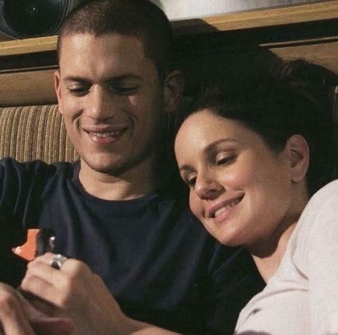 Michael and Sara prison break Sara Prison Break, Sara And Michael, Prison Break 3, Sara Tancredi, Wentworth Miller Prison Break, Michael And Sara, Sarah Wayne Callies, Michael Scofield, Dominic Purcell