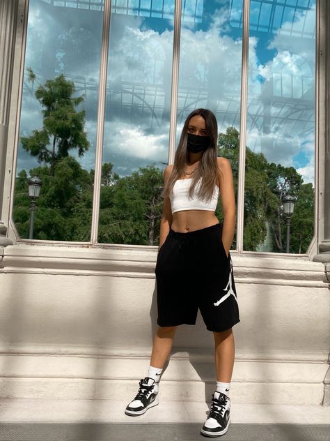 Jordan 1 Stage Haze Outfit, Jordan Shorts Outfits Women, Summer Jordan Outfits, Retro 1 Outfit Jordan Women, Elsie Aesthetic, Air Jordan 1 Mid Outfit Women, Air Jordan 4 Outfit Women, Jordan 1 Outfit Women Summer, Becky Core