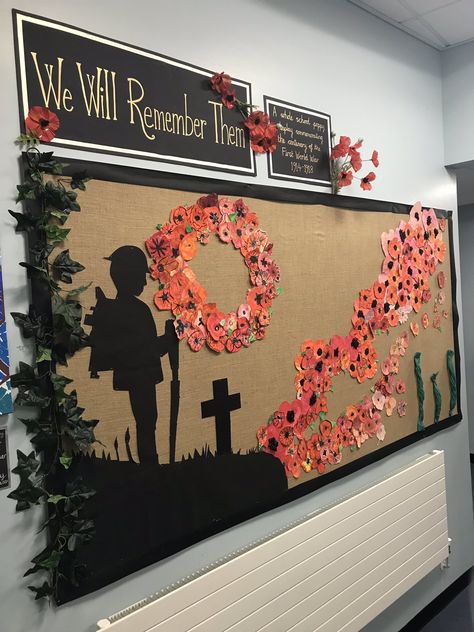 Poppy Display Ideas School, Remembrance Day Board Ideas, Poppy Bulletin Board, Remembrance Display School, Poppy Display School, Remembrance Day School Display, Remembrance Day Display School, Memorial Day Display Ideas, Rememberance Day Bulletin Board Ideas