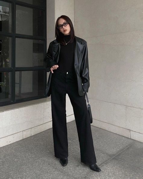 Leather Jacket Outfit Elegant, Mamba Girl Outfit, Outfit Mamba Girl, Black Blazer Outfit Aesthetic, Outfit Mamba, Mamba Outfit, Ootd Leather Jacket, Style Black Leather Jacket, Womens Leather Jacket Outfit