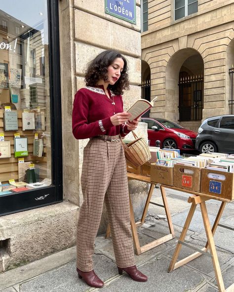 Vintage Academia Aesthetic, Academia Summer Outfit, Dark Academia Aesthetic Outfit, French Outfits, Academia Aesthetic Outfit, Dark Academia Outfits, Parisienne Style, Outfit Ideas Spring, Academia Outfits