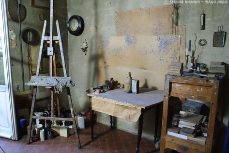 Famous artist Morandi paintings Giorgio Morandi, Painters Studio, Artistic Space, Italian Painters, Painting Studio, Italian Artist, Studio Space, Famous Artists, Still Life Painting