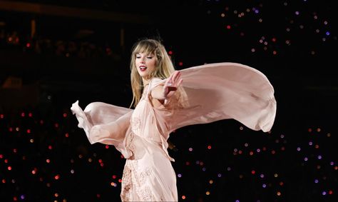 Taylor Swift Laptop Wallpaper Hd, Taylor Swift Youtube, Taylor Swift Fotos, Aesthetic Era, August Taylor, Goddess Aesthetic, Taylor Swift Speak Now, Estilo Taylor Swift, Swift Photo