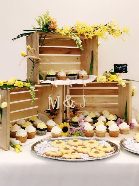 Cupcakes for Melanie's Bridal shower! Bridal Shower Cupcake Display, Sunflower Bridal Shower Ideas, Rustic Bridal Shower Ideas, Wedding Cupcakes Rustic, Wedding Cupcake Display, Sunflower Cupcakes, Cupcakes Stand, Ideas Cupcakes, Cupcakes Wedding