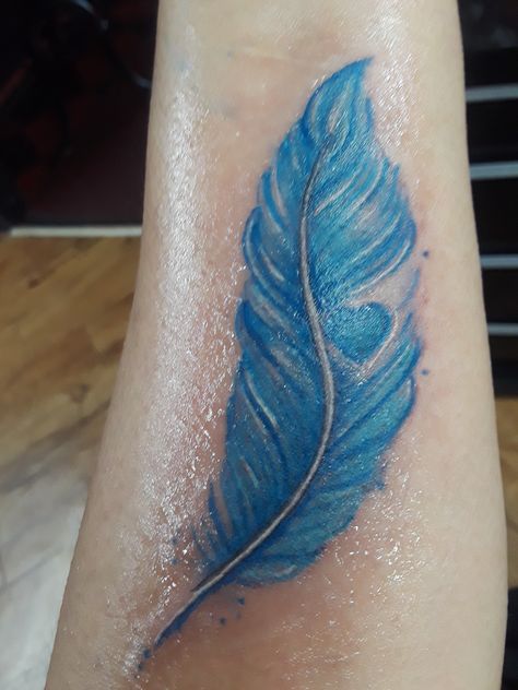 In memory of blue feather tattoo Blue Bird Feather Tattoo, Blue Feather Tattoo, Bird Feather Tattoo, Blue Bird Feather, Lisa Tattoo, Bird Feather, Feather Tattoo, Natural Hair Styles Easy, Blue Feather