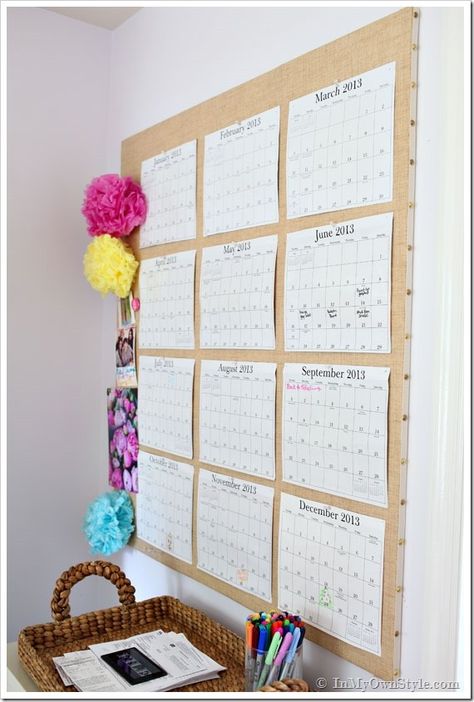 DIY pinboard with laminated calendars (use dry erase markers) from In My Own Style Diy Calendar Wall, Bedroom Desk Organization, Diy Command Center, Diy Desk Calendar, Command Centers, Displaying Kids Artwork, Desk Organization Diy, Diy Wand, Calendar Organization